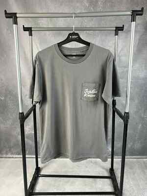 mens Uniqlo x Gojo Satoru anime T-shirt size medium-image