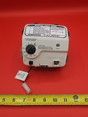 Honeywell WT8840B1000 Water Heater Gas Valve 30 DAY WARRANTY -image