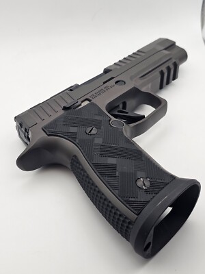 P320 AXG Legion Pistol Grips - Field-image