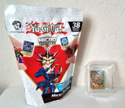 1 BRAND NEW MICRO CASTLIE OF DARK ILLUSIONS YUGIOH Mini Figure With Card-image