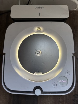 iRobot JET m611020 Robot Mop - White-image
